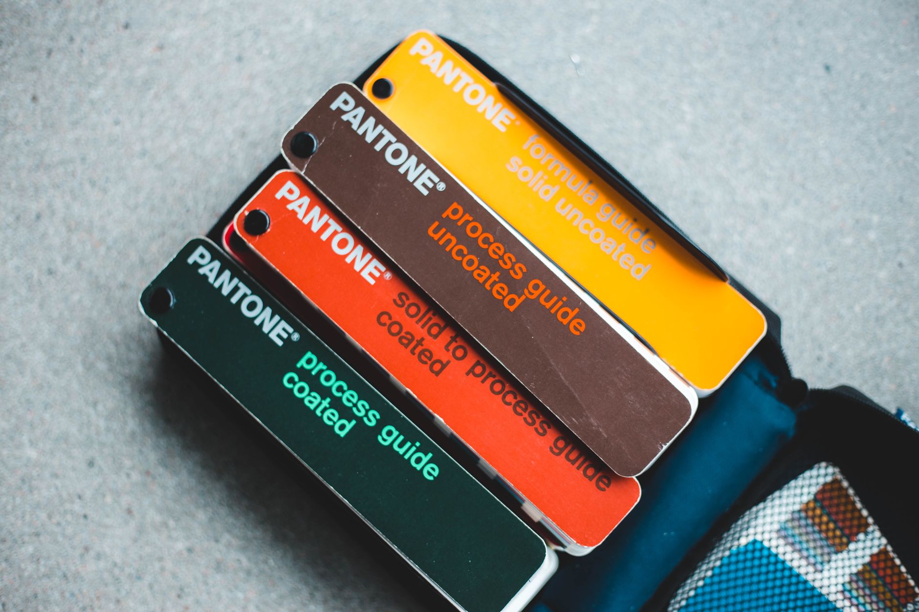 RGB dan CMYK: Mana yang Harus Dipakai Sebelum Mencetak Desain?